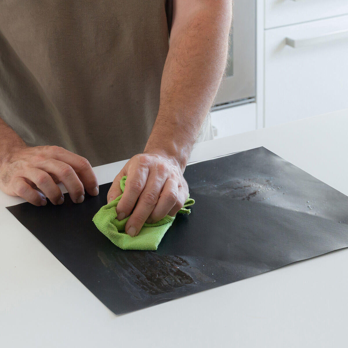 BakeShield Pro™ – Esterillas Reutilizables Antiadherentes para Horno y BBQ