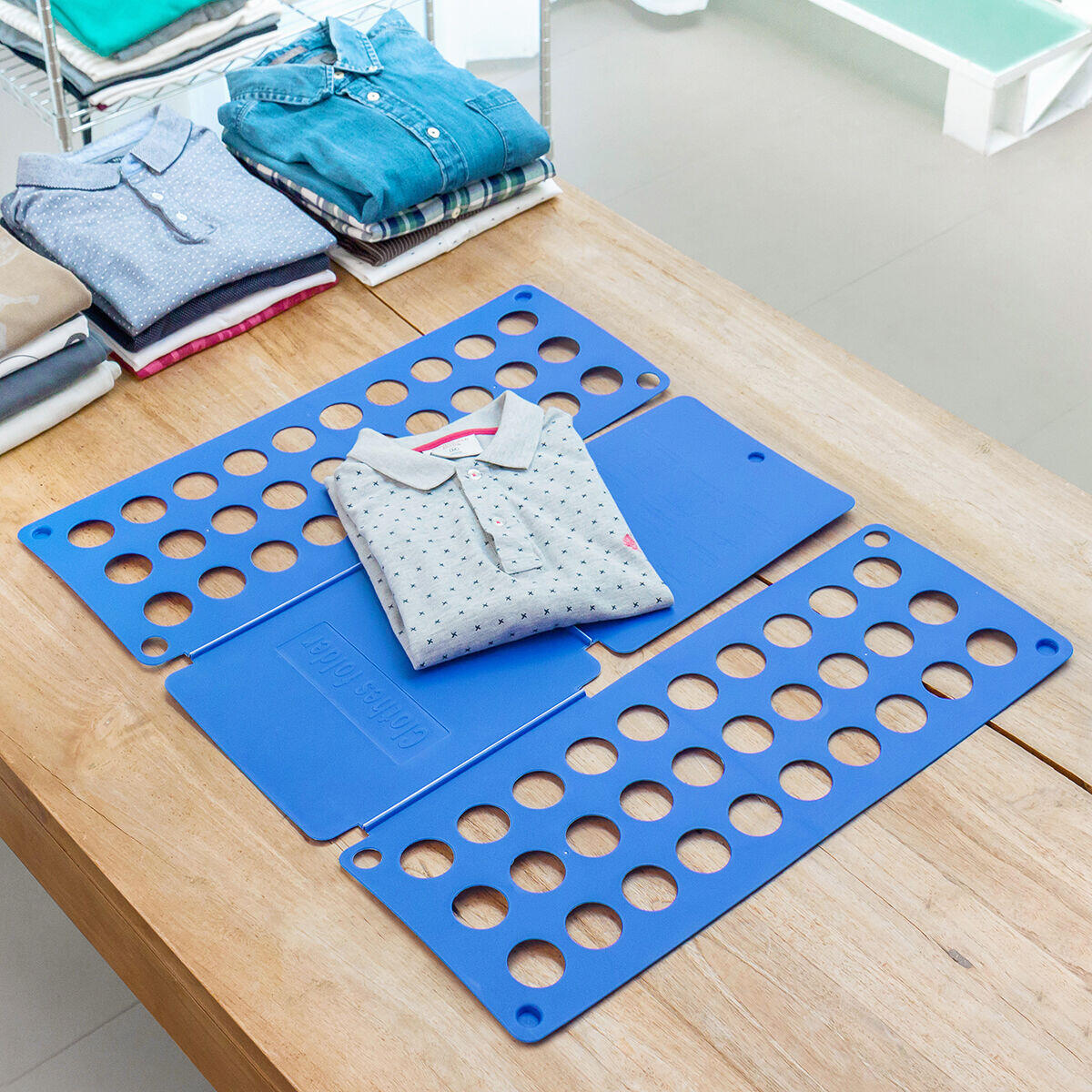 FoldMaster™ – Doblador de Ropa Súper Rápido y Ordenado