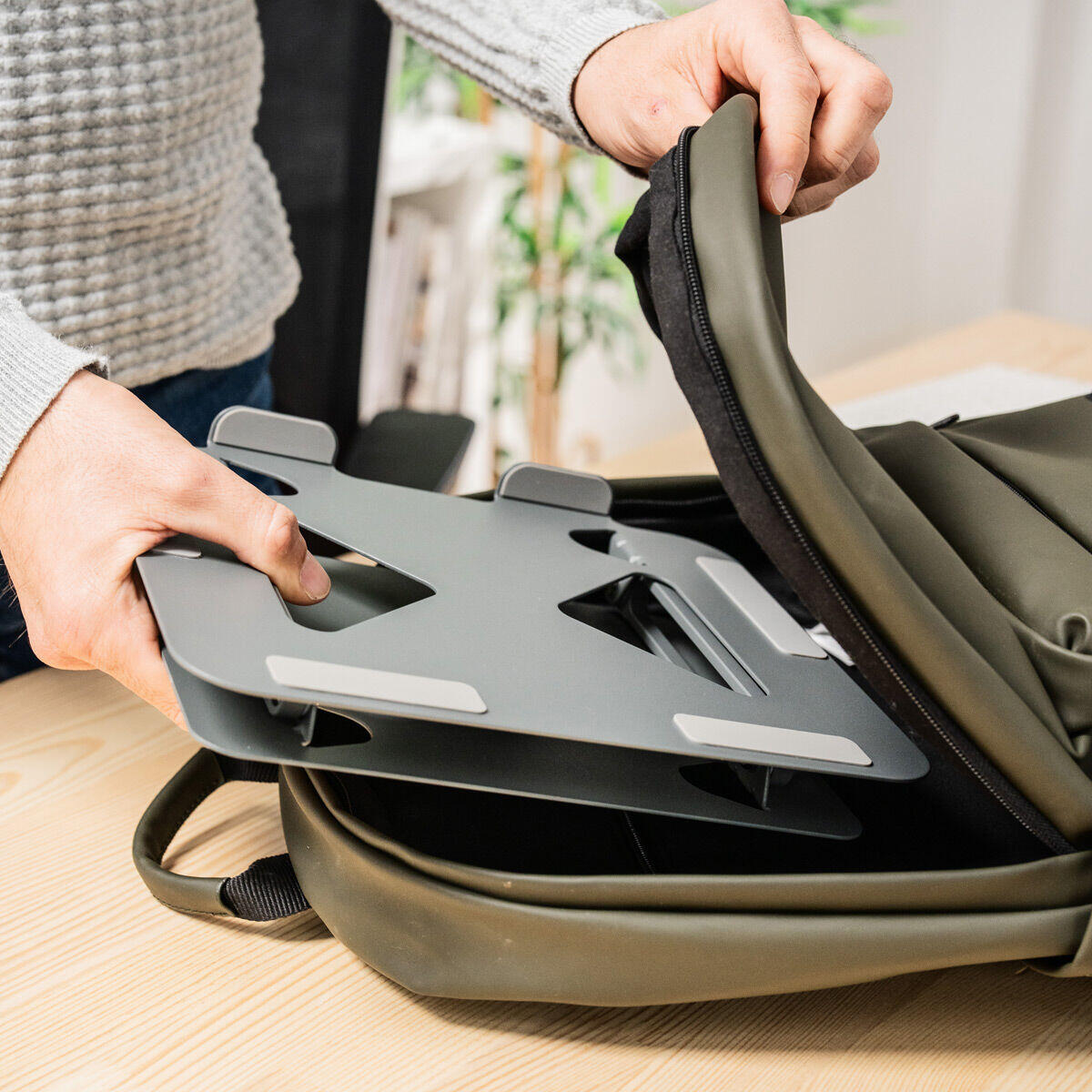 ERGOSTAND PRO - Soporte Plegable para Portátil con Ventilación
