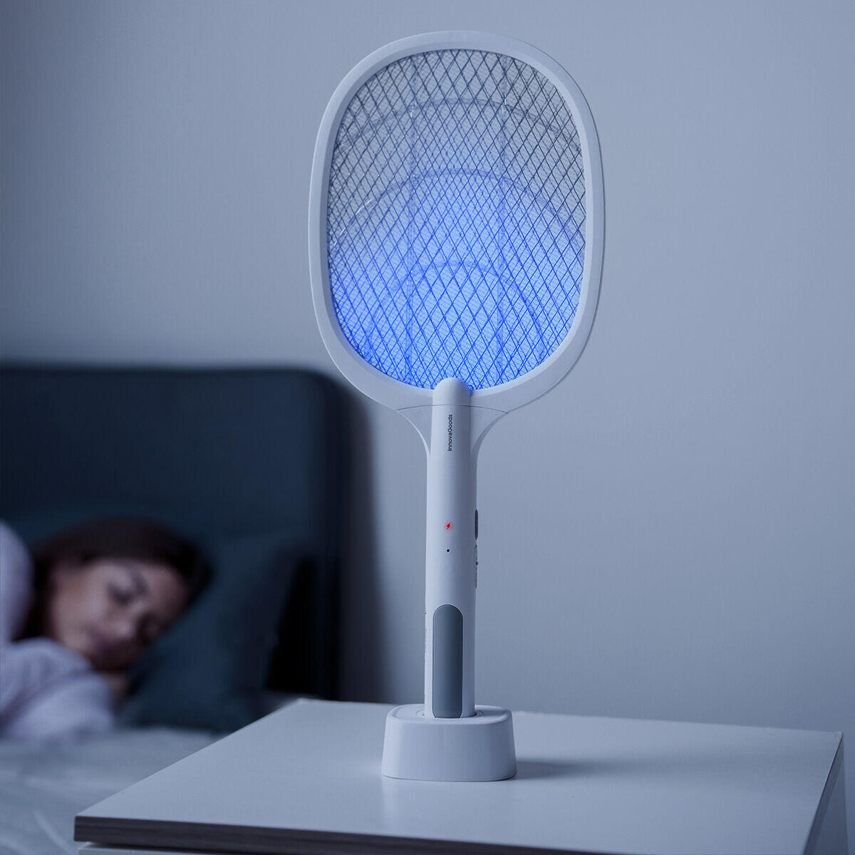ZapGlow™ – Raqueta Eléctrica Antimosquitos 2 en 1 con Luz UV Recargable